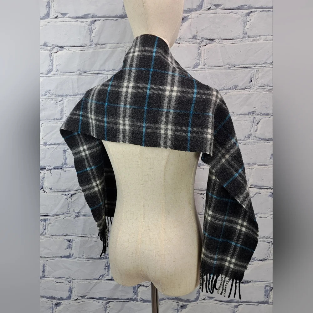 Burberry Scarf Navy Check 100% Lambswool Scotland 52" x 11.5" - Picture 8 of 10